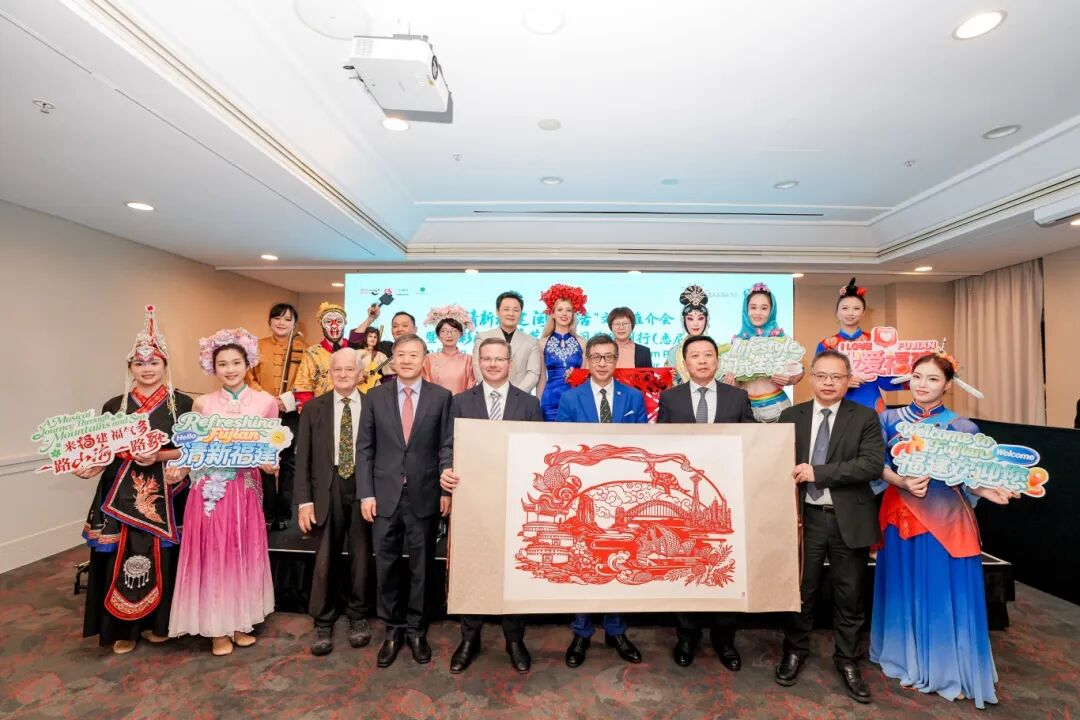 2.嘉宾演员合影.jpg