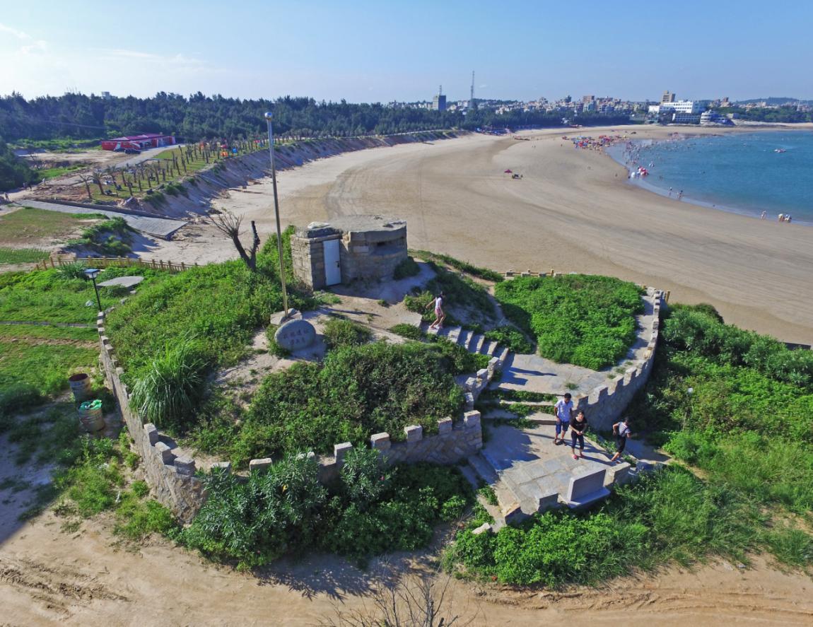 是東線濱海休閒帶:有古渡觀光漁港,海角地質公園,東線和平公園,金沙灣